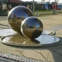 Фонтан из 2 стальных шаров (518906) ∅ 1 и ∅ 1,5 м. Гвардейское