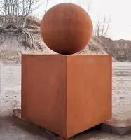 Шар — стальной куб кортен (518929) ∅ 500 мм. Гвардейское